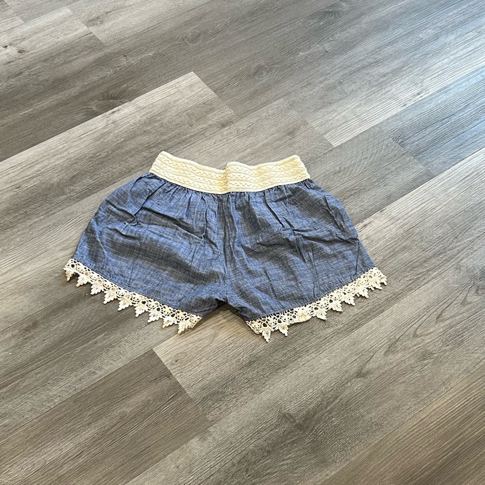 Stretchy faux blue Jean shorts Large